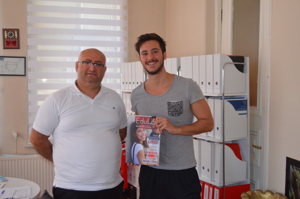 Ünlü oyuncu Anıl Altan vize işlemlerini merkezimizle gerçekleştirdi